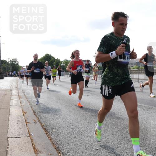 29.06.2025 - hella hamburg halbmarathon Lena Gebhardt http://msf.ph/oto/8407546 29.06.2025 09:49:48 Lombardsbrücke 15255, 11765, 18979, 374, 16399, 1343, 1445, 1615, 1800, 1975, 2324, 2415, 2573, 2745, 2750, 2849, 2949, 2980, 3014, 3136, 3282, 3431, 3530, 4148, 4303, 4318, 4425, 4528, 4766, 5248, 5648, 6095, 6123, 6682, 7035, 7229, 7495, 7796, 8370, 8465, 8629, 8925, 9264, 9265, 9294, 9296, 9686, 9914, 9979, 10680, 10930, 11765, 12098, 12327, 12839, 13141, 13457, 13800, 14077, 14204, 14359, 14374, 14560, 14629, 14667, 14688, 14789, 15094 meine-sportfotos.de