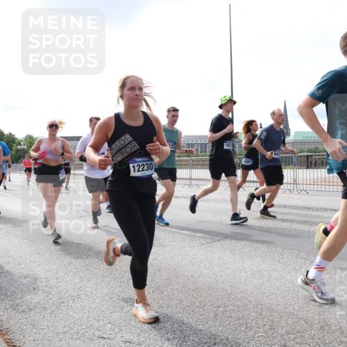 29.06.2025 - hella hamburg halbmarathon Lena Gebhardt http://msf.ph/oto/8407559 29.06.2025 10:16:47 Lombardsbrücke 15658, 131, 12230, 332, 15861, 212, 39, 1760, 1117, 1212, 1240, 1244, 1331, 1348, 1403, 1553, 1599, 1602, 1825, 2225, 2347, 2912, 3030, 3088, 3156, 3176, 3450, 3484, 3622, 3687, 4478, 4583, 5036, 5037, 5294, 6024, 6328, 6488, 6742, 6941, 6948, 7114, 7115, 7158, 7257, 7345, 7358, 7360, 7376, 7753, 7924, 7928, 8263, 8295, 8317, 8513, 8597, 8619, 8645, 8707, 8847, 8857, 9091, 9208, 9332, 9492, 9628, 9664, 9676, 9810, 10076, 10139, 10141, 10232, 11344, 11345 meine-sportfotos.de
