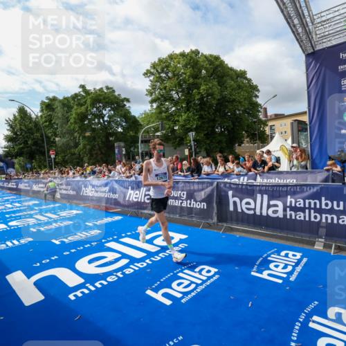 29.06.2025 - hella hamburg halbmarathon Zöllner http://msf.ph/oto/8407569 29.06.2025 10:15:38 Ziel 12673 meine-sportfotos.de
