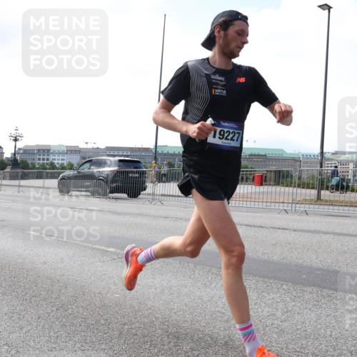 29.06.2025 - hella hamburg halbmarathon Lena Gebhardt http://msf.ph/oto/8407579 29.06.2025 09:36:27 Lombardsbrücke 19227, 42, 14689, 19227 meine-sportfotos.de