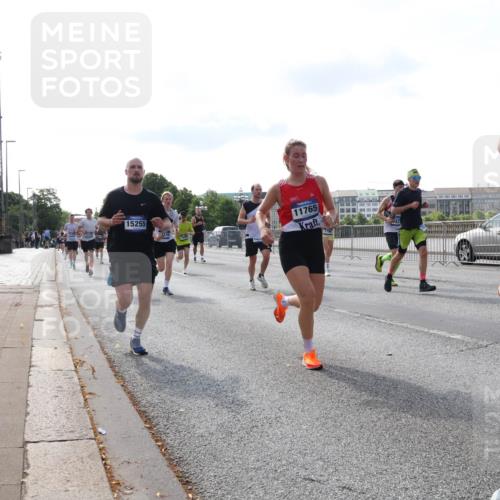 29.06.2025 - hella hamburg halbmarathon Lena Gebhardt http://msf.ph/oto/8407582 29.06.2025 09:49:49 Lombardsbrücke 15255, 13215, 11765, 16399, 1343, 1445, 1615, 1800, 1975, 2324, 2415, 2573, 2750, 2949, 2980, 3014, 3136, 3282, 3431, 3530, 4148, 4303, 4318, 4425, 4528, 4766, 5248, 5648, 6095, 6123, 6682, 7035, 7229, 7495, 7796, 8370, 8465, 8629, 8925, 9264, 9265, 9294, 9296, 9686, 9914, 9979, 10680, 10930, 11765, 12098, 12327, 12839, 13141, 13457, 13800, 14077, 14204, 14359, 14374, 14560, 14629, 14667, 14688, 14789, 15094 meine-sportfotos.de