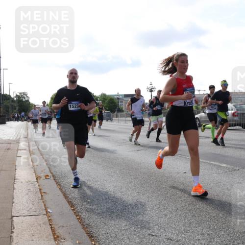 29.06.2025 - hella hamburg halbmarathon Lena Gebhardt http://msf.ph/oto/8407598 29.06.2025 09:49:49 Lombardsbrücke 1525, 18979, 3431, 1343, 1445, 1615, 1800, 1975, 2324, 2415, 2573, 2750, 2949, 2980, 3014, 3136, 3282, 3431, 3530, 4148, 4303, 4318, 4425, 4528, 4766, 5248, 5648, 6095, 6123, 6682, 7035, 7229, 7495, 7796, 8370, 8465, 8629, 8925, 9264, 9265, 9294, 9296, 9686, 9914, 9979, 10680, 10930, 11765, 12098, 12327, 12839, 13141, 13457, 13800, 14077, 14204, 14359, 14374, 14560, 14629, 14667, 14688, 14789, 15094 meine-sportfotos.de
