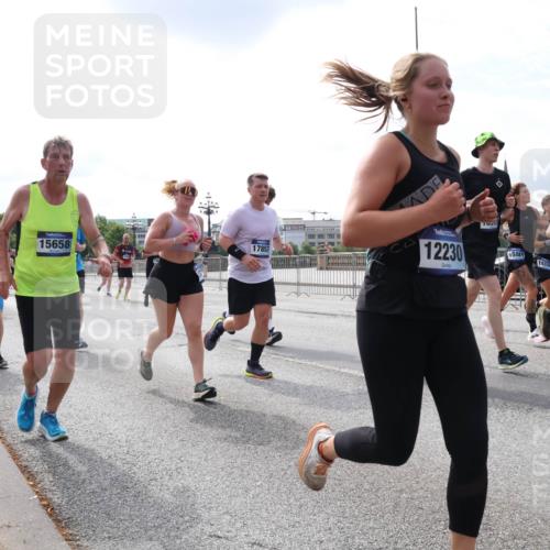 29.06.2025 - hella hamburg halbmarathon Lena Gebhardt http://msf.ph/oto/8407613 29.06.2025 10:16:47 Lombardsbrücke 15658, 17857, 12230, 1586, 16376, 949, 1117, 1212, 1240, 1244, 1331, 1348, 1403, 1553, 1599, 1602, 1825, 2225, 2347, 2912, 3030, 3088, 3156, 3176, 3450, 3484, 3622, 3687, 4478, 4583, 5036, 5037, 5294, 6024, 6328, 6488, 6742, 6941, 6948, 7114, 7115, 7158, 7257, 7345, 7358, 7360, 7376, 7753, 7924, 7928, 8263, 8295, 8317, 8513, 8597, 8619, 8645, 8707, 8847, 8857, 9091, 9208, 9332, 9492, 9628, 9664, 9676, 9810, 10076, 10139, 10141, 10232, 11344, 11345 meine-sportfotos.de