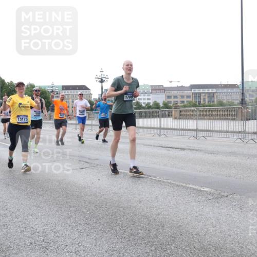 29.06.2025 - hella hamburg halbmarathon Lena Gebhardt http://msf.ph/oto/8407619 29.06.2025 10:04:04 Lombardsbrücke 103, 6142, 5488, 13173, 4, 8423, 13583, 8421, 8422, 1709, 1032, 1355, 1367, 2277, 2683, 2759, 2979, 3488, 4095, 4488, 4587, 5058, 5354, 5363, 5365, 5396, 5613, 5976, 6142, 6706, 6709, 7006, 7017, 7306, 7485, 8177, 8421, 8422, 8423, 8469, 8484, 8727, 9280, 9526, 9899, 10389, 10756, 11402, 11511, 11582, 11614, 12004, 12005, 12336, 12653, 12998, 13173, 13583, 13793, 14340, 14436, 14917, 15520, 15525, 15643, 15678, 15859, 16099, 16113, 16621, 17071, 17098, 17437, 17550 meine-sportfotos.de