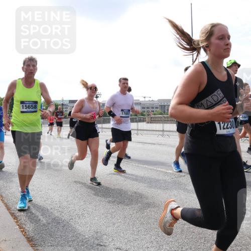 29.06.2025 - hella hamburg halbmarathon Lena Gebhardt http://msf.ph/oto/8407646 29.06.2025 10:16:47 Lombardsbrücke 15658, 17857, 12230, 15861, 16376, 949, 1117, 1212, 1240, 1244, 1331, 1348, 1403, 1553, 1599, 1602, 1825, 2225, 2347, 2912, 3030, 3088, 3156, 3176, 3450, 3484, 3622, 3687, 4478, 4583, 5036, 5037, 5294, 6024, 6328, 6488, 6742, 6941, 6948, 7114, 7115, 7158, 7257, 7345, 7358, 7360, 7376, 7753, 7924, 7928, 8263, 8295, 8317, 8513, 8597, 8619, 8645, 8707, 8847, 8857, 9091, 9208, 9332, 9492, 9628, 9664, 9676, 9810, 10076, 10139, 10141, 10232, 11344, 11345 meine-sportfotos.de