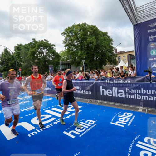 29.06.2025 - hella hamburg halbmarathon Zöllner http://msf.ph/oto/8407652 29.06.2025 10:42:32 Ziel 1209, 1256, 1353, 1800, 1962, 2233, 3523, 7116, 7448, 7693, 7734, 11907, 13446, 15095, 15175, 15623, 16295, 16333, 17016, 17637, 17733, 17911, 18330, 18680 meine-sportfotos.de