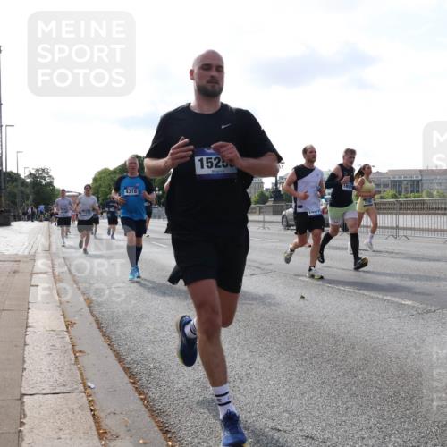 29.06.2025 - hella hamburg halbmarathon Lena Gebhardt http://msf.ph/oto/8407657 29.06.2025 09:49:50 Lombardsbrücke 4318, 1525, 18979, 343, 1343, 1445, 1615, 1800, 1975, 2324, 2415, 2573, 2750, 2949, 2980, 3014, 3136, 3282, 3431, 3530, 4148, 4303, 4318, 4425, 4528, 4766, 5248, 6095, 6123, 6682, 7035, 7229, 7495, 7796, 8370, 8465, 8629, 8925, 9264, 9265, 9294, 9296, 9686, 9914, 9979, 10680, 10930, 11765, 12327, 12839, 13141, 13457, 13800, 14077, 14204, 14359, 14374, 14560, 14629, 14667, 14688, 14789, 15094 meine-sportfotos.de