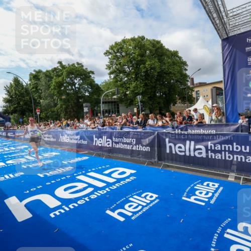 29.06.2025 - hella hamburg halbmarathon Zöllner http://msf.ph/oto/8407659 29.06.2025 10:15:51 Ziel 45 meine-sportfotos.de