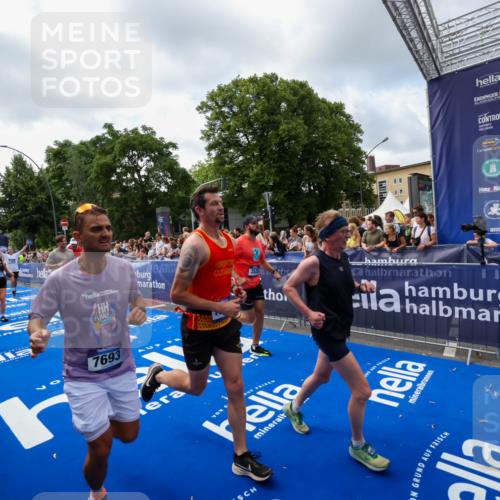 29.06.2025 - hella hamburg halbmarathon Zöllner http://msf.ph/oto/8407660 29.06.2025 10:42:32 Ziel 1209, 1256, 1353, 1800, 1962, 2233, 3523, 7116, 7448, 7693, 7734, 11907, 13446, 15095, 15175, 15623, 16295, 16333, 17016, 17637, 17733, 17911, 18330, 18680 meine-sportfotos.de