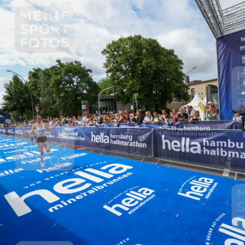 29.06.2025 - hella hamburg halbmarathon Zöllner http://msf.ph/oto/8407671 29.06.2025 10:15:51 Ziel 45 meine-sportfotos.de