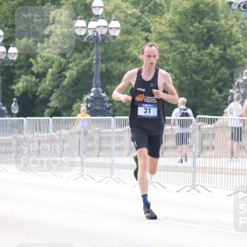 29.06.2025 - hella hamburg halbmarathon Lena Gebhardt http://msf.ph/oto/8407678 29.06.2025 09:36:58 Lombardsbrücke 0000, 31, 31, 19227 meine-sportfotos.de