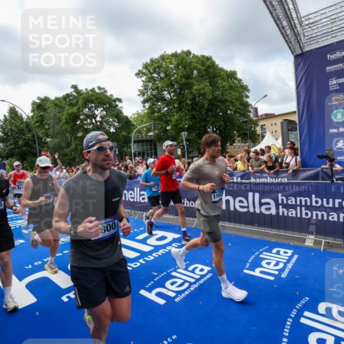 29.06.2025 - hella hamburg halbmarathon Zöllner http://msf.ph/oto/8407703 29.06.2025 10:42:34 Ziel 1209, 1353, 1735, 1800, 1962, 2233, 4235, 7116, 7448, 7508, 7734, 13446, 15623, 16295, 16333, 17016, 17637, 17733, 17911, 18680 meine-sportfotos.de
