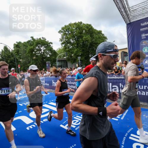 29.06.2025 - hella hamburg halbmarathon Zöllner http://msf.ph/oto/8407707 29.06.2025 10:42:34 Ziel 1209, 1353, 1735, 1800, 1962, 2233, 4235, 7116, 7448, 7508, 7734, 13446, 15623, 16295, 16333, 17016, 17637, 17733, 17911, 18680 meine-sportfotos.de