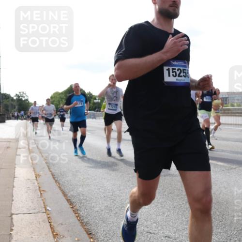 29.06.2025 - hella hamburg halbmarathon Lena Gebhardt http://msf.ph/oto/8407721 29.06.2025 09:49:50 Lombardsbrücke 17215, 1525, 1343, 1445, 1615, 1800, 1975, 2324, 2415, 2573, 2750, 2949, 2980, 3014, 3136, 3282, 3431, 3530, 4148, 4303, 4318, 4425, 4528, 4766, 5248, 6095, 6123, 6682, 7035, 7229, 7495, 7796, 8370, 8465, 8629, 8925, 9264, 9265, 9294, 9296, 9686, 9914, 9979, 10680, 10930, 11765, 12327, 12839, 13141, 13457, 13800, 14077, 14204, 14359, 14374, 14560, 14629, 14667, 14688, 14789, 15094 meine-sportfotos.de