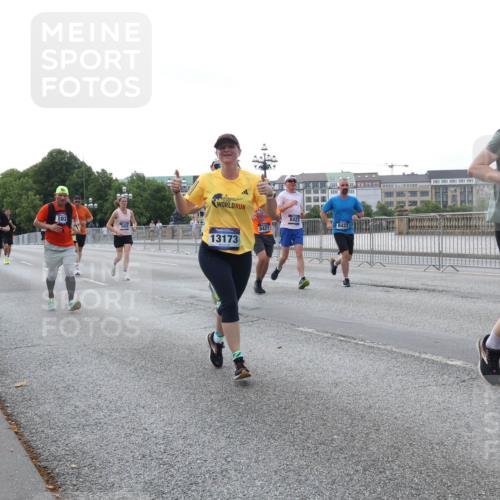 29.06.2025 - hella hamburg halbmarathon Lena Gebhardt http://msf.ph/oto/8407729 29.06.2025 10:04:05 Lombardsbrücke 103, 8423, 9280, 8421, 13173, 17098, 1032, 1355, 1367, 2277, 2759, 2979, 3488, 4095, 4488, 4587, 5058, 5354, 5363, 5365, 5396, 5613, 5976, 6142, 6706, 6709, 7006, 7017, 7306, 7485, 8177, 8217, 8421, 8422, 8423, 8469, 8484, 8727, 9280, 9526, 9899, 10389, 10756, 11402, 11511, 11582, 11614, 12004, 12005, 12336, 12653, 12998, 13173, 13583, 13793, 14340, 14436, 14917, 15520, 15525, 15643, 15678, 15859, 16099, 16113, 16621, 17071, 17098, 17437, 17550 meine-sportfotos.de