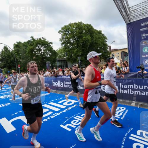 29.06.2025 - hella hamburg halbmarathon Zöllner http://msf.ph/oto/8407737 29.06.2025 10:42:36 Ziel 1209, 1353, 1735, 1962, 4235, 7116, 7448, 7508, 7734, 13446, 13483, 16295, 16333, 17016, 17733, 18632, 18680 meine-sportfotos.de