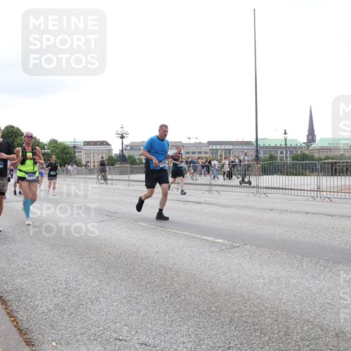 29.06.2025 - hella hamburg halbmarathon Lena Gebhardt http://msf.ph/oto/8407740 29.06.2025 10:50:37 Lombardsbrücke 11696, 1777, 3897, 1129, 1259, 1828, 1930, 2047, 2200, 3184, 3203, 3229, 3647, 3680, 3701, 3710, 3805, 3838, 3897, 4168, 4642, 4695, 4771, 4848, 4961, 5119, 5131, 5997, 6178, 6680, 6830, 7133, 7161, 7505, 7677, 7721, 7755, 7938, 8200, 8299, 8779, 8833, 8834, 8986, 9096, 9168, 9605, 9933, 10029, 10060, 10286, 10437, 10614, 10636, 10744, 11426, 11577, 11696, 11716, 12079, 12392, 12393, 13127, 13846, 13887, 14102, 14144, 14534, 14591, 14940, 15017, 15230, 15416 meine-sportfotos.de