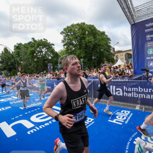 29.06.2025 - hella hamburg halbmarathon Zöllner http://msf.ph/oto/8407746 29.06.2025 10:42:36 Ziel 1209, 1353, 1735, 1962, 4235, 7116, 7448, 7508, 7734, 13446, 13483, 16295, 16333, 17016, 17733, 18632, 18680 meine-sportfotos.de