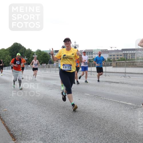 29.06.2025 - hella hamburg halbmarathon Lena Gebhardt http://msf.ph/oto/8407764 29.06.2025 10:04:05 Lombardsbrücke 103, 8423, 421, 9422, 9280, 13173, 17098, 1032, 1355, 1367, 2277, 2759, 2979, 3488, 4095, 4488, 4587, 5058, 5354, 5363, 5365, 5396, 5613, 5976, 6142, 6706, 6709, 7006, 7017, 7306, 7485, 8177, 8217, 8421, 8422, 8423, 8469, 8484, 8727, 9280, 9526, 9899, 10389, 10756, 11402, 11511, 11582, 11614, 12004, 12005, 12336, 12653, 12998, 13173, 13583, 13793, 14340, 14436, 14917, 15520, 15525, 15643, 15678, 15859, 16099, 16113, 16621, 17071, 17098, 17437, 17550 meine-sportfotos.de