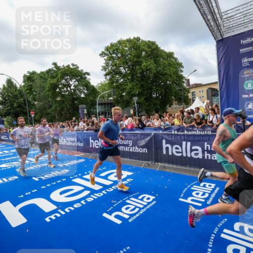 29.06.2025 - hella hamburg halbmarathon Zöllner http://msf.ph/oto/8407778 29.06.2025 10:42:37 Ziel 1209, 1735, 1962, 4235, 7508, 13446, 13483, 16295, 16333, 17016, 17733, 18275, 18632, 18680 meine-sportfotos.de