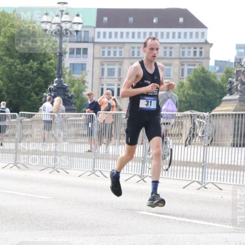 29.06.2025 - hella hamburg halbmarathon Lena Gebhardt http://msf.ph/oto/8407793 29.06.2025 09:37:00 Lombardsbrücke 31, 31, 19227 meine-sportfotos.de