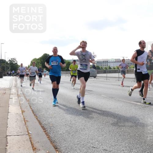 29.06.2025 - hella hamburg halbmarathon Lena Gebhardt http://msf.ph/oto/8407814 29.06.2025 09:49:50 Lombardsbrücke 17214, 4318, 17215, 18979, 1343, 1445, 1615, 1800, 1975, 2324, 2415, 2573, 2750, 2949, 2980, 3014, 3136, 3282, 3431, 3530, 4148, 4303, 4318, 4425, 4528, 4766, 5248, 6095, 6123, 6682, 7035, 7229, 7495, 7796, 8370, 8465, 8629, 8925, 9264, 9265, 9294, 9296, 9686, 9914, 9979, 10680, 10930, 11765, 12327, 12839, 13141, 13457, 13800, 14077, 14204, 14359, 14374, 14560, 14629, 14667, 14688, 14789, 15094 meine-sportfotos.de