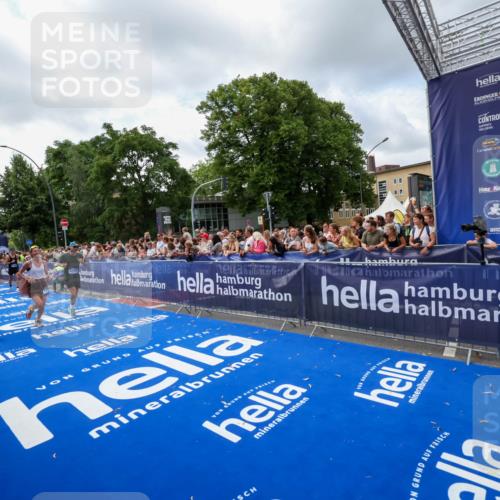 29.06.2025 - hella hamburg halbmarathon Zöllner http://msf.ph/oto/8407828 29.06.2025 10:42:40 Ziel 1700, 1735, 4235, 7508, 13483, 17000, 17016, 18275, 18632 meine-sportfotos.de