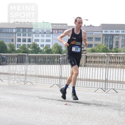 29.06.2025 - hella hamburg halbmarathon Lena Gebhardt http://msf.ph/oto/8407836 29.06.2025 09:37:01 Lombardsbrücke 31, 31, 19227 meine-sportfotos.de