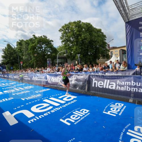 29.06.2025 - hella hamburg halbmarathon Zöllner http://msf.ph/oto/8407839 29.06.2025 10:16:25 Ziel 11409 meine-sportfotos.de