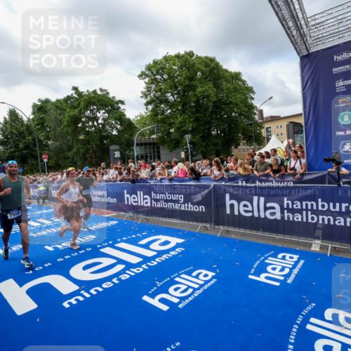 29.06.2025 - hella hamburg halbmarathon Zöllner http://msf.ph/oto/8407841 29.06.2025 10:42:41 Ziel 1700, 1735, 4235, 7508, 9371, 9534, 13483, 17000, 18275, 18632 meine-sportfotos.de