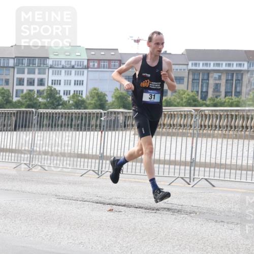 29.06.2025 - hella hamburg halbmarathon Lena Gebhardt http://msf.ph/oto/8407871 29.06.2025 09:37:01 Lombardsbrücke 31, 31, 19227 meine-sportfotos.de
