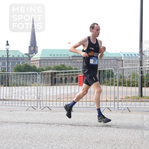 29.06.2025 - hella hamburg halbmarathon Lena Gebhardt http://msf.ph/oto/8407909 29.06.2025 09:37:02 Lombardsbrücke 31, 31, 19227 meine-sportfotos.de