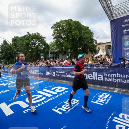 29.06.2025 - hella hamburg halbmarathon Zöllner http://msf.ph/oto/8407913 29.06.2025 10:42:45 Ziel 1700, 9371, 9534, 13483, 13725, 17000, 18275, 18632 meine-sportfotos.de