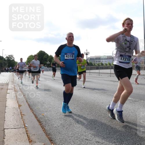 29.06.2025 - hella hamburg halbmarathon Lena Gebhardt http://msf.ph/oto/8407917 29.06.2025 09:49:51 Lombardsbrücke 17214, 4318, 1909, 17215, 18412, 1343, 1445, 1615, 1800, 1975, 2324, 2415, 2573, 2750, 2949, 2980, 3014, 3136, 3282, 3431, 3530, 4148, 4303, 4318, 4425, 4528, 4766, 5248, 6095, 6123, 6682, 7035, 7229, 7495, 7796, 8370, 8465, 8629, 8925, 9264, 9265, 9294, 9296, 9686, 9914, 9979, 10680, 10894, 10930, 11765, 12327, 12839, 13141, 13457, 13800, 14077, 14204, 14359, 14374, 14560, 14629, 14667, 14688, 14789, 15094 meine-sportfotos.de