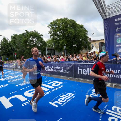 29.06.2025 - hella hamburg halbmarathon Zöllner http://msf.ph/oto/8407922 29.06.2025 10:42:45 Ziel 1700, 9371, 9534, 13483, 13725, 17000, 18275, 18632 meine-sportfotos.de