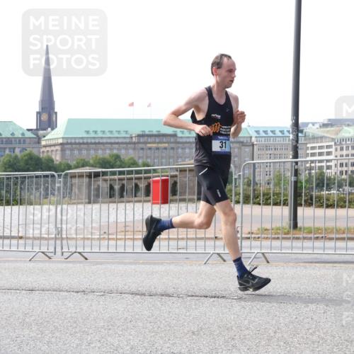29.06.2025 - hella hamburg halbmarathon Lena Gebhardt http://msf.ph/oto/8407940 29.06.2025 09:37:02 Lombardsbrücke 000, 31, 31, 19227 meine-sportfotos.de