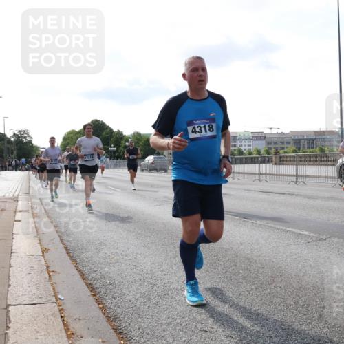 29.06.2025 - hella hamburg halbmarathon Lena Gebhardt http://msf.ph/oto/8407944 29.06.2025 09:49:51 Lombardsbrücke 6123, 17214, 4318, 18412, 17215, 1343, 1445, 1615, 1800, 1975, 2324, 2415, 2573, 2750, 2949, 2980, 3014, 3136, 3282, 3431, 3530, 4148, 4303, 4318, 4425, 4528, 4766, 5248, 6095, 6123, 6682, 7035, 7229, 7495, 7796, 8370, 8465, 8629, 8925, 9264, 9265, 9294, 9296, 9686, 9914, 9979, 10680, 10894, 10930, 11765, 12327, 12839, 13141, 13457, 13800, 14077, 14204, 14359, 14374, 14560, 14629, 14667, 14688, 14789, 15094 meine-sportfotos.de
