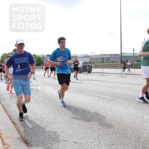 29.06.2025 - hella hamburg halbmarathon Lena Gebhardt http://msf.ph/oto/8407950 29.06.2025 10:16:49 Lombardsbrücke 11335, 1117, 1137, 1212, 1240, 1244, 1331, 1348, 1403, 1553, 1599, 1602, 1825, 2225, 2347, 2912, 3030, 3088, 3156, 3176, 3450, 3484, 3622, 3687, 4478, 4583, 5036, 5037, 6024, 6328, 6488, 6742, 6941, 6948, 7114, 7115, 7158, 7257, 7345, 7358, 7360, 7376, 7753, 7924, 7928, 8263, 8295, 8317, 8513, 8597, 8619, 8645, 8707, 8847, 8857, 9091, 9208, 9332, 9492, 9628, 9664, 9676, 9810, 10076, 10139, 10141, 10232 meine-sportfotos.de