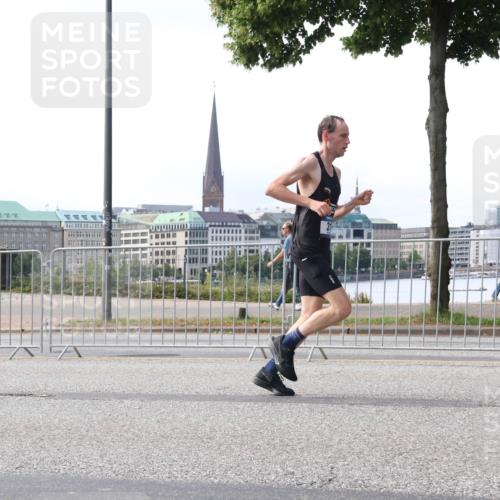 29.06.2025 - hella hamburg halbmarathon Lena Gebhardt http://msf.ph/oto/8408003 29.06.2025 09:37:03 Lombardsbrücke 31, 19227 meine-sportfotos.de