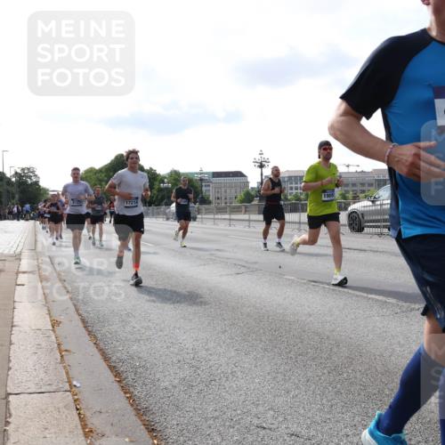 29.06.2025 - hella hamburg halbmarathon Lena Gebhardt http://msf.ph/oto/8408025 29.06.2025 09:49:52 Lombardsbrücke 6123, 17214, 1909, 4318, 18412, 1343, 1445, 1615, 1675, 1800, 1975, 2324, 2415, 2573, 2750, 2949, 2980, 3014, 3136, 3282, 3431, 3530, 4148, 4303, 4318, 4425, 4528, 4766, 5248, 5409, 6095, 6123, 6682, 7035, 7229, 7495, 7796, 8370, 8465, 8629, 8925, 9264, 9265, 9294, 9296, 9686, 9711, 9914, 9979, 10680, 10894, 10930, 11765, 12327, 12839, 13141, 13457, 13800, 14077, 14204, 14359, 14374, 14560, 14629, 14667, 14688, 14789, 15094 meine-sportfotos.de