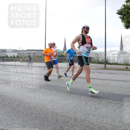 29.06.2025 - hella hamburg halbmarathon Lena Gebhardt http://msf.ph/oto/8408039 29.06.2025 10:04:07 Lombardsbrücke 103, 8421, 1358, 1032, 1355, 1367, 2277, 2979, 3488, 4095, 4488, 4587, 5058, 5354, 5363, 5365, 5396, 5613, 5976, 6142, 6706, 6709, 7006, 7017, 7306, 7485, 8177, 8217, 8421, 8422, 8423, 8469, 8484, 8727, 9280, 9526, 9899, 10389, 10756, 11402, 11511, 11582, 11614, 12004, 12005, 12336, 12653, 12998, 13173, 13583, 14340, 14436, 14917, 15520, 15525, 15678, 15859, 16099, 16113, 16621, 17071, 17098, 17437 meine-sportfotos.de