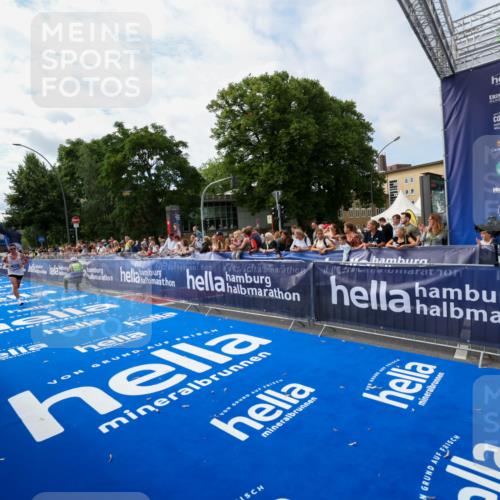29.06.2025 - hella hamburg halbmarathon Zöllner http://msf.ph/oto/8408043 29.06.2025 10:17:03 Ziel 16529 meine-sportfotos.de