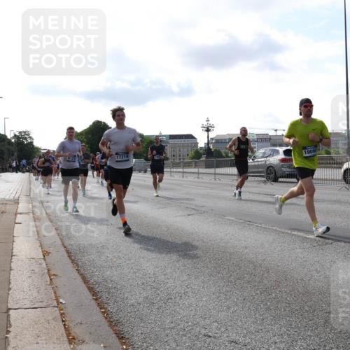 29.06.2025 - hella hamburg halbmarathon Lena Gebhardt http://msf.ph/oto/8408044 29.06.2025 09:49:52 Lombardsbrücke 6123, 17214, 19090, 1343, 1445, 1615, 1675, 1800, 1975, 2324, 2415, 2573, 2750, 2949, 2980, 3014, 3136, 3282, 3431, 3530, 4148, 4303, 4318, 4425, 4528, 4766, 5248, 5409, 6095, 6123, 6682, 7035, 7229, 7495, 7796, 8370, 8465, 8629, 8925, 9264, 9265, 9294, 9296, 9686, 9711, 9914, 9979, 10680, 10894, 10930, 11765, 12327, 12839, 13141, 13457, 13800, 14077, 14204, 14359, 14374, 14560, 14629, 14667, 14688, 14789, 15094 meine-sportfotos.de