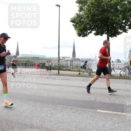 29.06.2025 - hella hamburg halbmarathon Lena Gebhardt http://msf.ph/oto/8408053 29.06.2025 10:24:44 Lombardsbrücke 6524, 652, 3421, 1064, 1352, 1395, 1740, 2108, 2132, 2249, 2280, 2477, 2944, 3053, 3099, 3113, 3132, 3421, 3786, 4008, 4010, 4111, 4162, 4221, 4444, 4464, 4719, 5126, 5138, 5829, 5830, 6261, 6478, 6524, 6526, 6570, 7528, 7975, 8167, 8297, 9063, 9573, 10907, 11400, 11651, 11816, 11817, 12070, 12210, 12303, 13111, 13113, 13380, 13573, 13638, 13711, 14143, 14898, 15124, 15942, 15975, 17535, 17954, 18194, 18198 meine-sportfotos.de