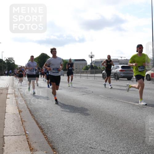 29.06.2025 - hella hamburg halbmarathon Lena Gebhardt http://msf.ph/oto/8408064 29.06.2025 09:49:52 Lombardsbrücke 17214, 19090, 1343, 1445, 1615, 1675, 1800, 1975, 2324, 2415, 2573, 2750, 2949, 2980, 3014, 3136, 3282, 3431, 3530, 4148, 4303, 4318, 4425, 4528, 4766, 5248, 5409, 6095, 6123, 6682, 7035, 7229, 7495, 7796, 8370, 8465, 8629, 8925, 9264, 9265, 9294, 9296, 9686, 9711, 9914, 9979, 10680, 10894, 10930, 11765, 12327, 12839, 13141, 13457, 13800, 14077, 14204, 14359, 14374, 14560, 14629, 14667, 14688, 14789, 15094 meine-sportfotos.de