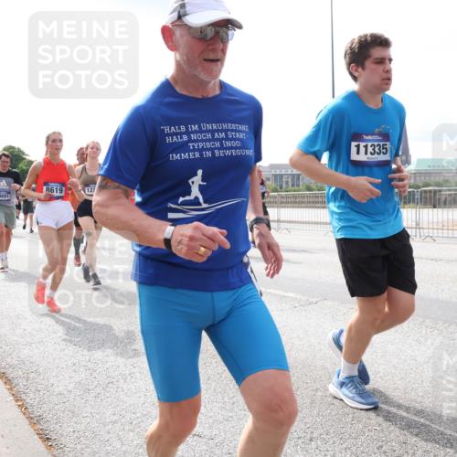 29.06.2025 - hella hamburg halbmarathon Lena Gebhardt http://msf.ph/oto/8408069 29.06.2025 10:16:49 Lombardsbrücke 9891, 8619, 127, 11335, 1117, 1137, 1212, 1240, 1244, 1331, 1348, 1403, 1553, 1599, 1602, 1825, 2225, 2347, 2912, 3030, 3088, 3156, 3176, 3450, 3484, 3622, 3687, 4478, 4583, 5036, 5037, 6024, 6328, 6488, 6742, 6941, 6948, 7114, 7115, 7158, 7257, 7345, 7358, 7360, 7376, 7753, 7924, 7928, 8263, 8295, 8317, 8513, 8597, 8619, 8645, 8707, 8847, 8857, 9091, 9208, 9332, 9492, 9628, 9664, 9676, 9810, 10076, 10139, 10141, 10232 meine-sportfotos.de