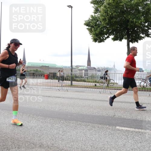 29.06.2025 - hella hamburg halbmarathon Lena Gebhardt http://msf.ph/oto/8408072 29.06.2025 10:24:44 Lombardsbrücke 6524, 3421, 1064, 1352, 1395, 1740, 2108, 2132, 2249, 2280, 2477, 2944, 3053, 3099, 3113, 3132, 3421, 3786, 4008, 4010, 4111, 4162, 4221, 4444, 4464, 4719, 5126, 5138, 5829, 5830, 6261, 6478, 6524, 6526, 6570, 7528, 7975, 8167, 8297, 9063, 9573, 10907, 11400, 11651, 11816, 11817, 12070, 12210, 12303, 13111, 13113, 13380, 13573, 13638, 13711, 14143, 14898, 15124, 15942, 15975, 17535, 17954, 18194, 18198 meine-sportfotos.de