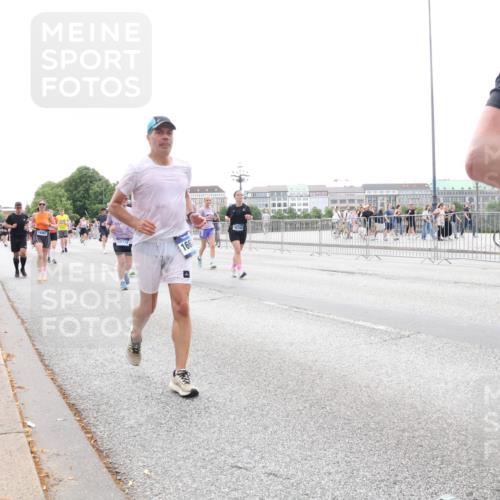29.06.2025 - hella hamburg halbmarathon Lena Gebhardt http://msf.ph/oto/8408076 29.06.2025 10:50:40 Lombardsbrücke 1667, 1129, 1208, 1259, 1828, 1930, 2047, 2200, 2358, 2859, 3184, 3203, 3229, 3647, 3680, 3710, 3805, 3838, 3897, 4168, 4642, 4695, 4771, 4848, 4961, 5119, 5131, 5997, 6178, 6680, 7133, 7141, 7161, 7505, 7677, 7938, 8200, 8299, 8779, 8833, 8834, 8986, 9096, 9168, 9933, 10029, 10286, 10437, 10552, 10614, 10636, 10744, 11426, 11577, 11696, 11716, 12079, 12392, 12393, 13887, 14102, 14144, 14534, 14591, 14940, 15017, 15230, 15416 meine-sportfotos.de