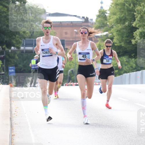 29.06.2025 - hella hamburg halbmarathon Lena Gebhardt http://msf.ph/oto/8408090 29.06.2025 09:37:38 Lombardsbrücke 10, 50, 1267, 45, 50, 31, 45, 50, 12673 meine-sportfotos.de