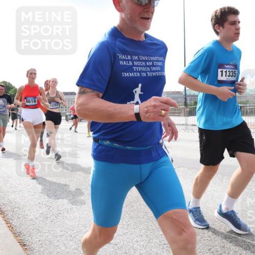 29.06.2025 - hella hamburg halbmarathon Lena Gebhardt http://msf.ph/oto/8408099 29.06.2025 10:16:50 Lombardsbrücke 8619, 9891, 12297, 11335, 1117, 1137, 1212, 1240, 1244, 1298, 1331, 1348, 1403, 1553, 1599, 1602, 1825, 2225, 2347, 2912, 3030, 3088, 3156, 3176, 3210, 3450, 3484, 3622, 3687, 4478, 5036, 5037, 6024, 6328, 6488, 6742, 6941, 6948, 7114, 7115, 7158, 7257, 7345, 7358, 7360, 7376, 7753, 7924, 7928, 8263, 8295, 8317, 8513, 8597, 8619, 8645, 8707, 8847, 8857, 8983, 9091, 9208, 9332, 9492, 9628, 9664, 9676, 9810, 10076, 10139, 10141, 10232 meine-sportfotos.de